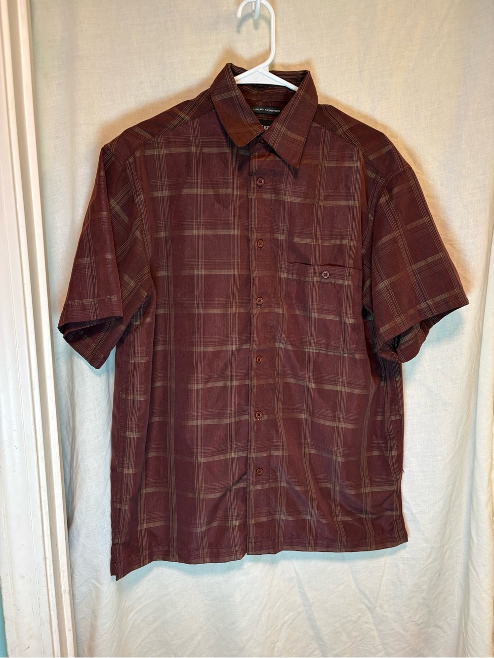 Haggar Luxury Microfiber Men’s Short Sleeve Button Up Shirt Burgundy Size M NICE